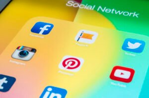 What is the Difference Between Social Media Marketing and Content Marketing